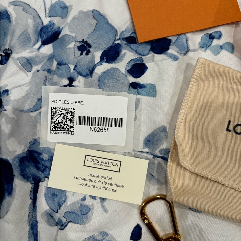 Louis Vuitton Key Pouch - Picture 4 of 10